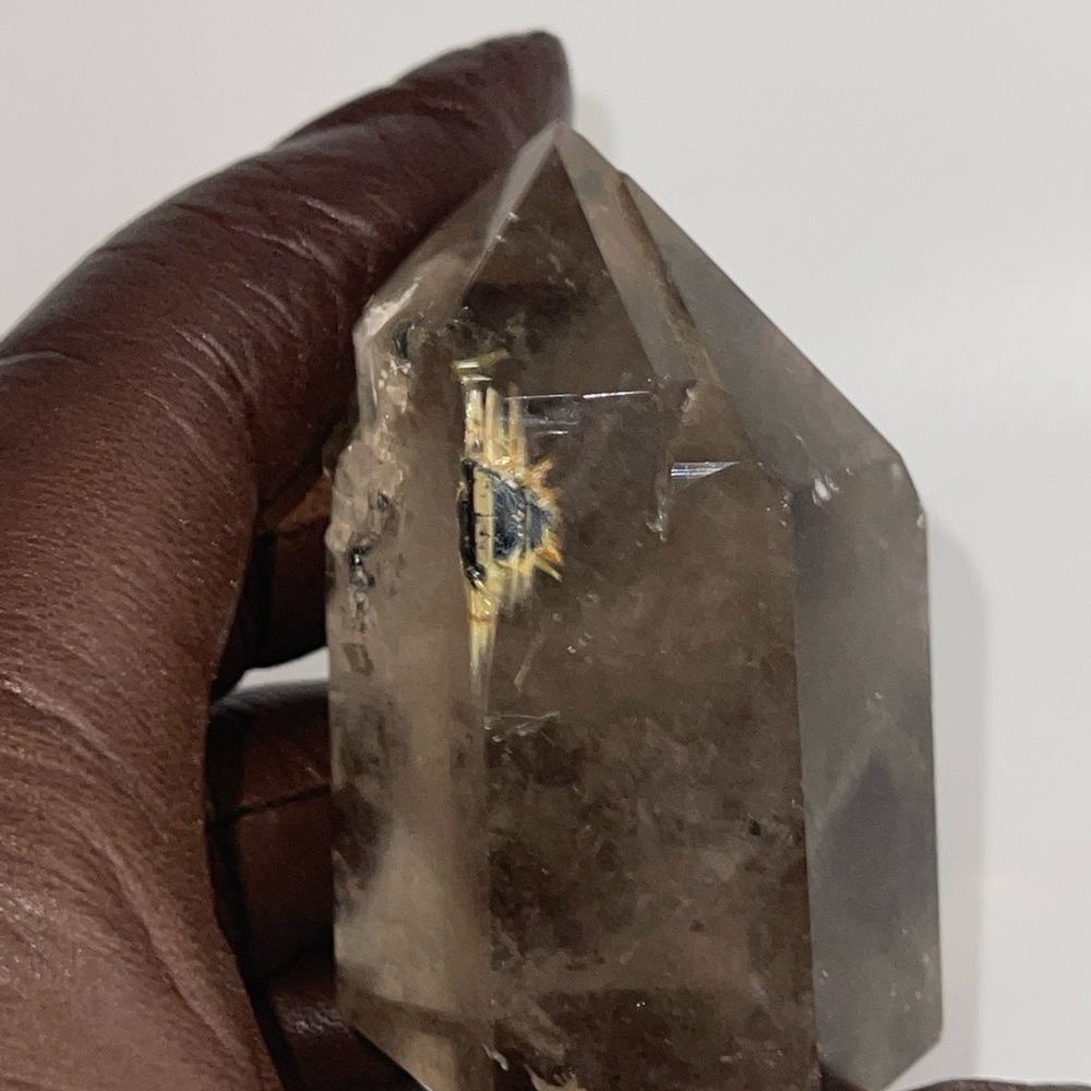 ❤️HP❤️ Gold Rutile in Quartz hand carved tower - Picture 16 of 17